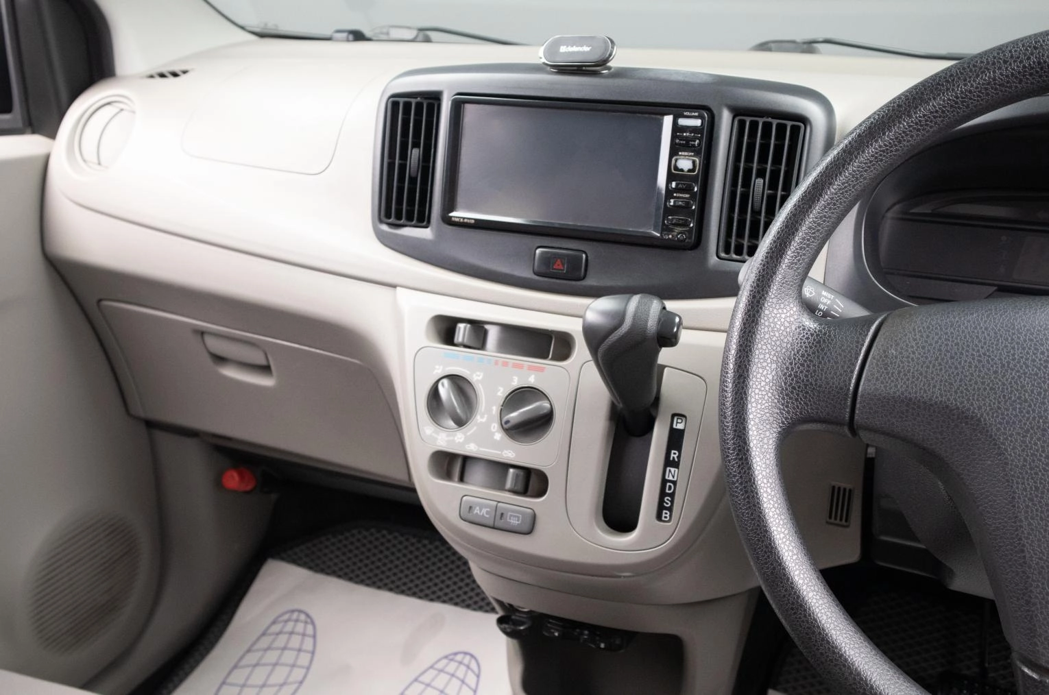 Daihatsu Mira e:S 10 из 17