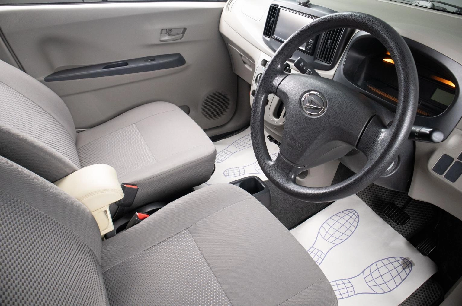 Daihatsu Mira e:S 13 из 17