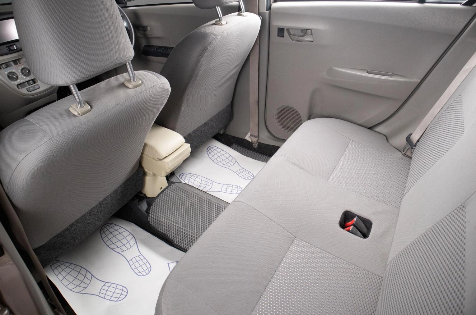 Daihatsu Mira e:S 16 из 17