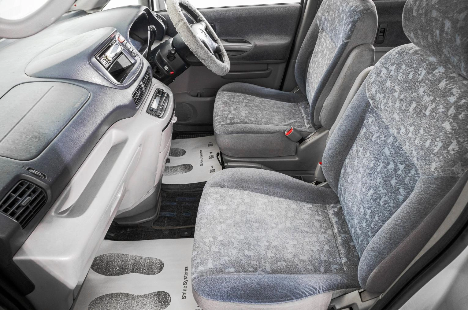 Nissan Serena 17 из 20