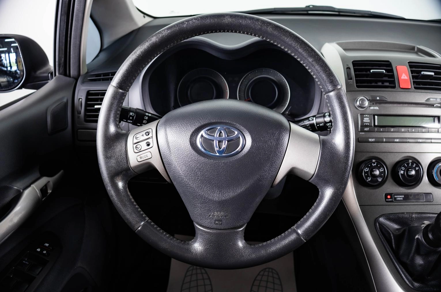 Toyota Auris 14 из 21
