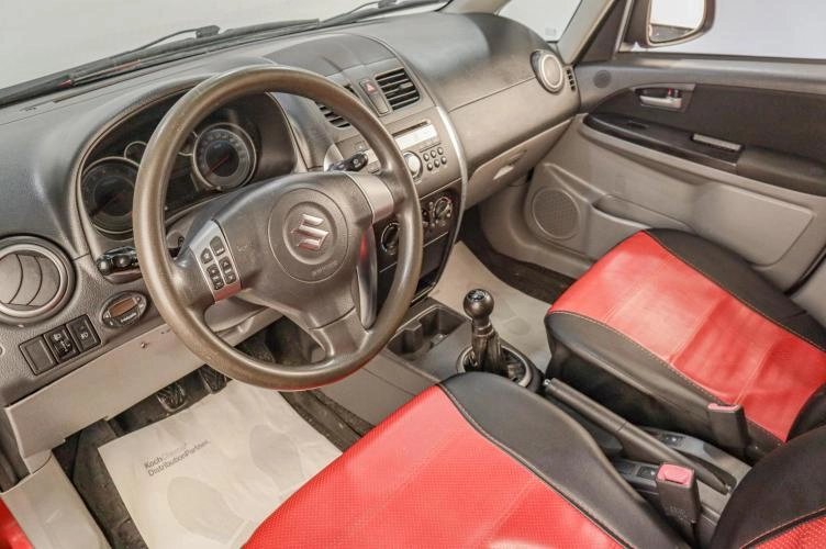 Suzuki SX4 7 из 18