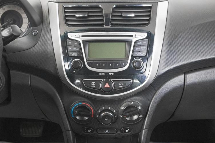 Hyundai Solaris 18 из 23