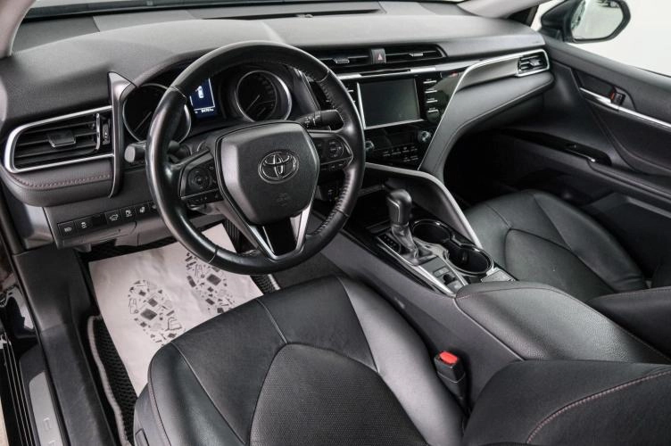 Toyota Camry 8 из 22