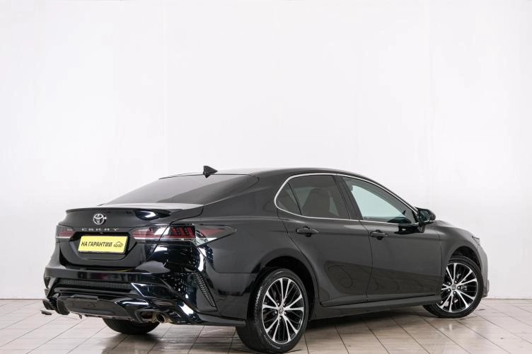 Toyota Camry 6 из 22