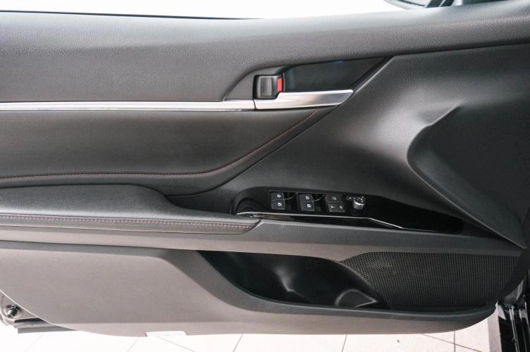 Toyota Camry 17 из 22