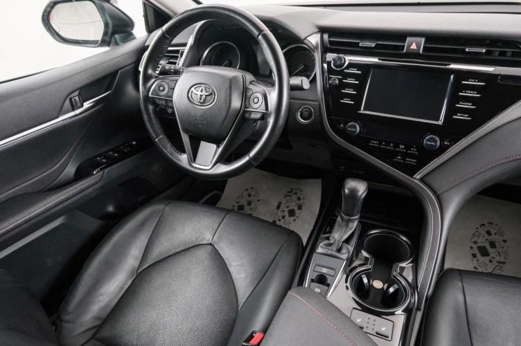 Toyota Camry 9 из 22