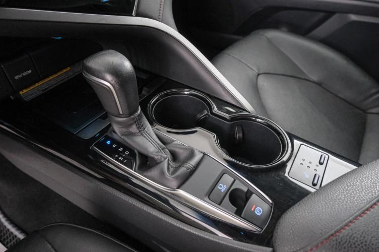 Toyota Camry 15 из 22