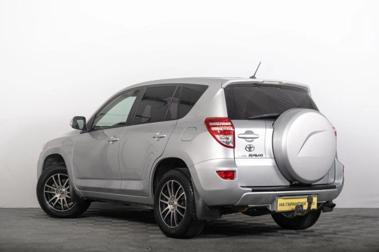 Toyota RAV4 3 из 6