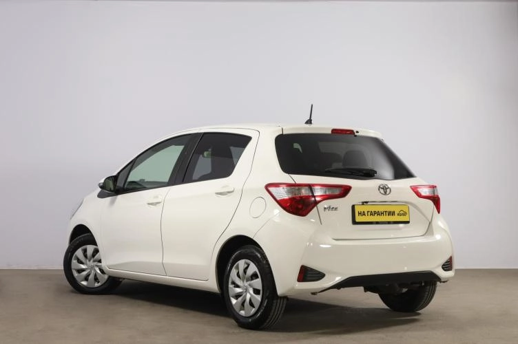 Toyota Vitz 4 из 6
