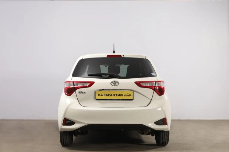 Toyota Vitz 5 из 6