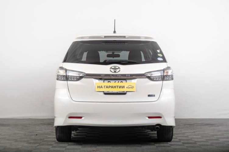 Toyota Wish 4 из 6