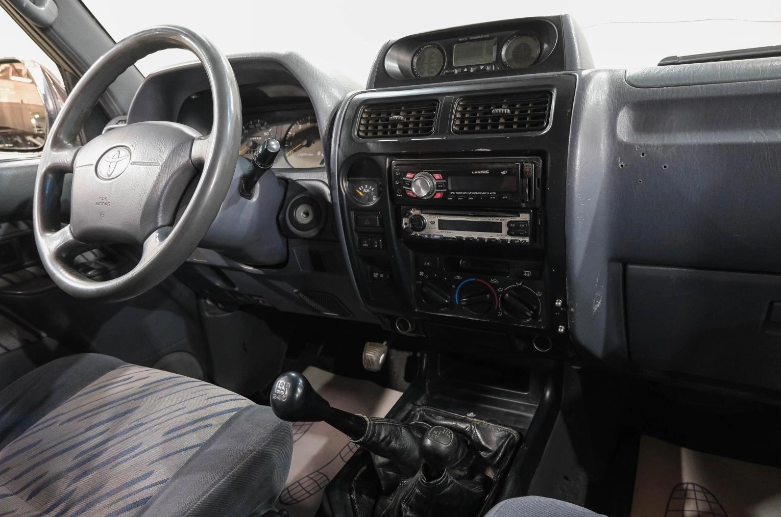 Toyota Land Cruiser Prado 20 из 37