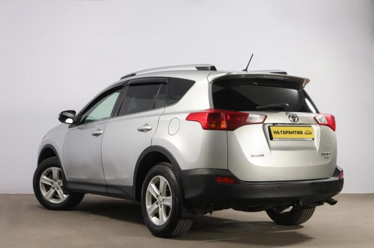Toyota RAV4 4 из 6