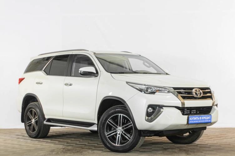 Toyota Fortuner 1 из 6