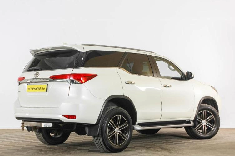 Toyota Fortuner 6 из 6