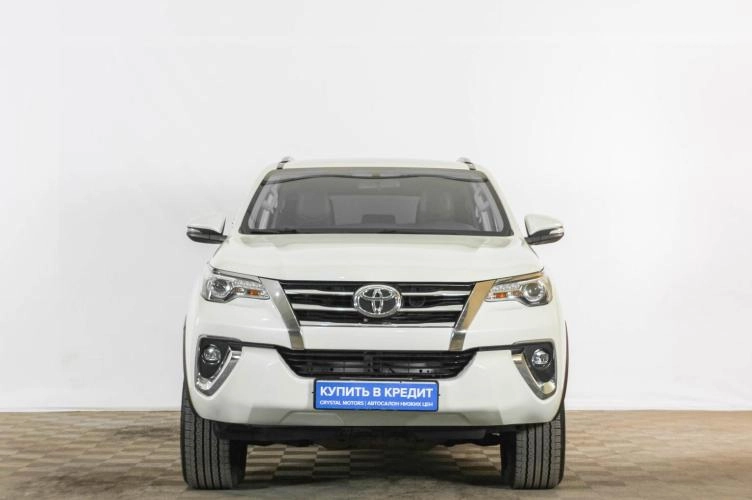 Toyota Fortuner 2 из 6