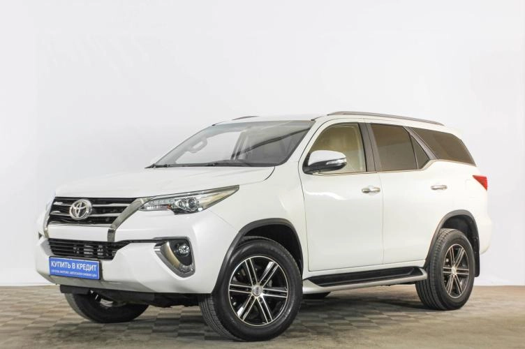 Toyota Fortuner 3 из 6