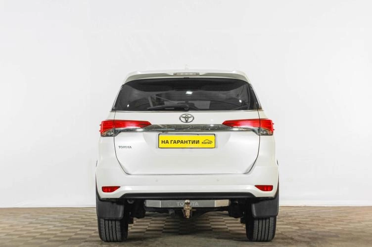 Toyota Fortuner 5 из 6