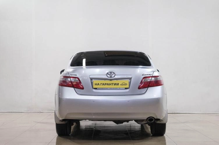 Toyota Camry 5 из 6