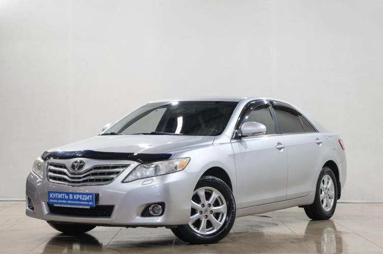Toyota Camry 3 из 6