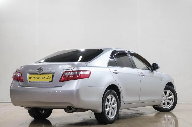 Toyota Camry 6 из 6