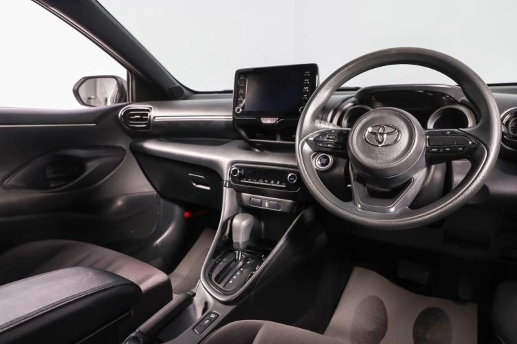 Toyota Yaris 7 из 18