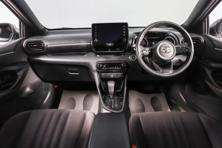 Toyota Yaris 8 из 18