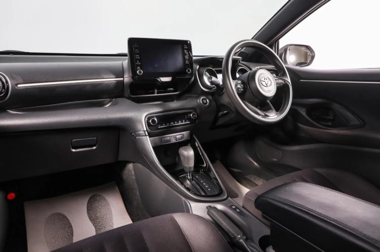 Toyota Yaris 9 из 18