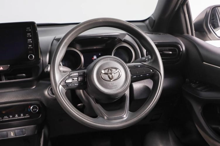 Toyota Yaris 11 из 18