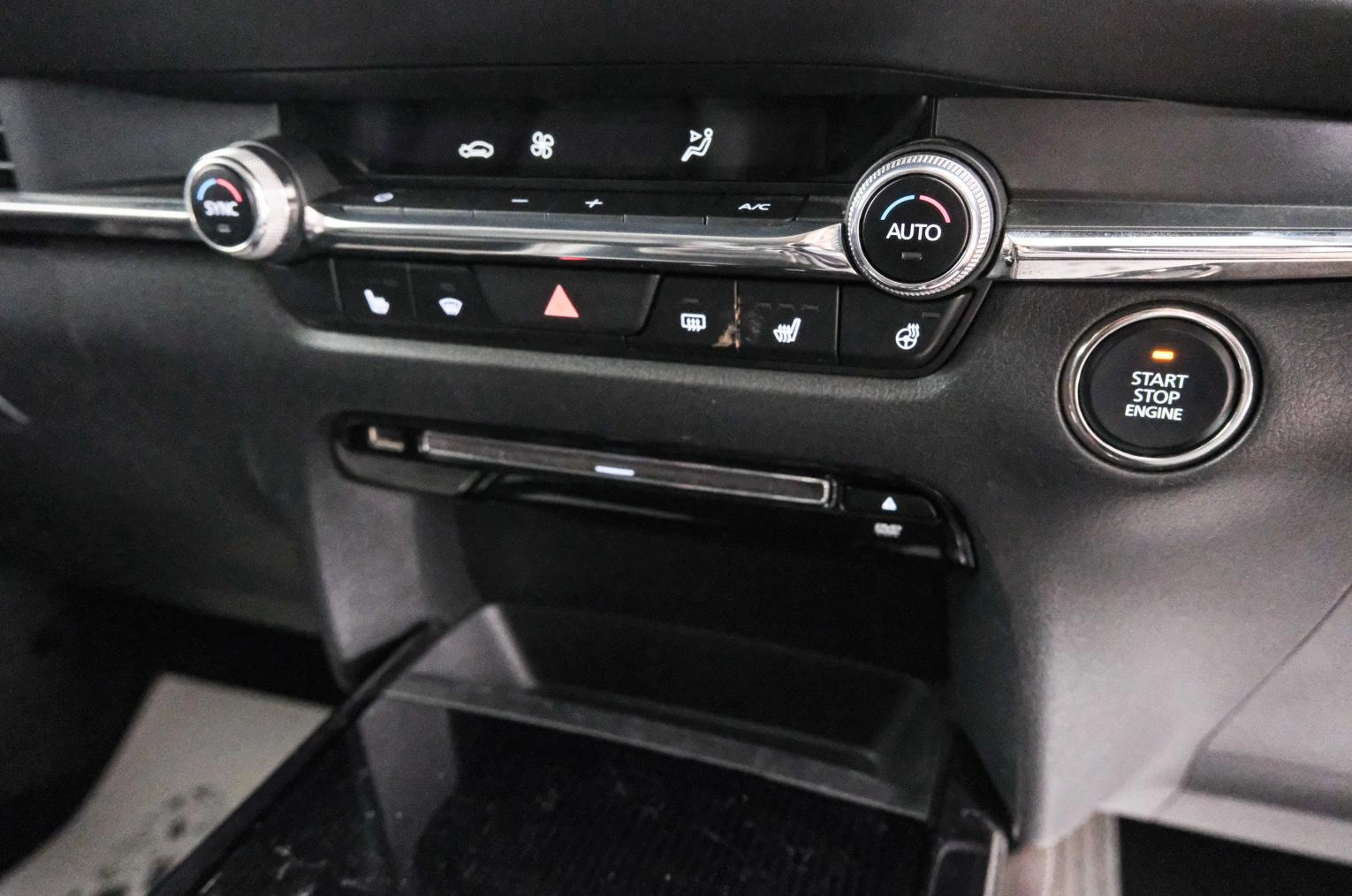 Mazda CX-30 17 из 21