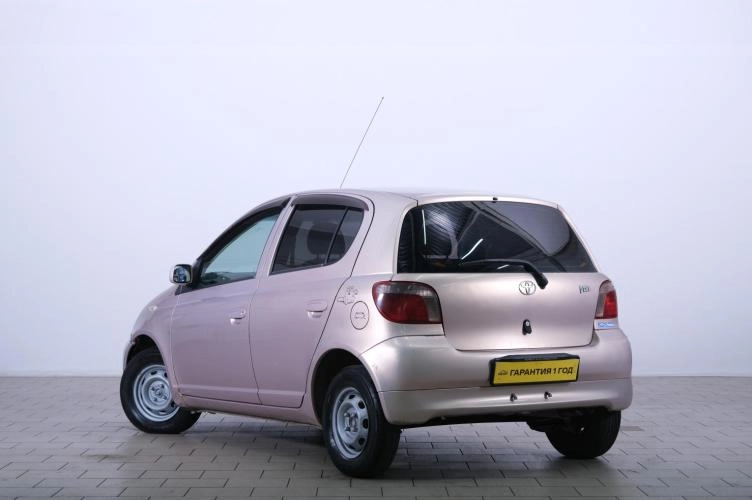 Toyota Vitz 4 из 6