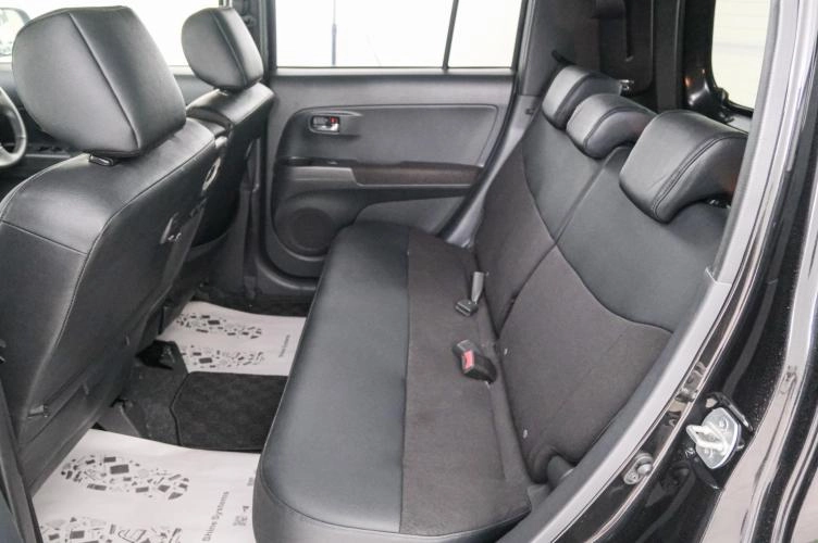 Toyota bB 20 из 21