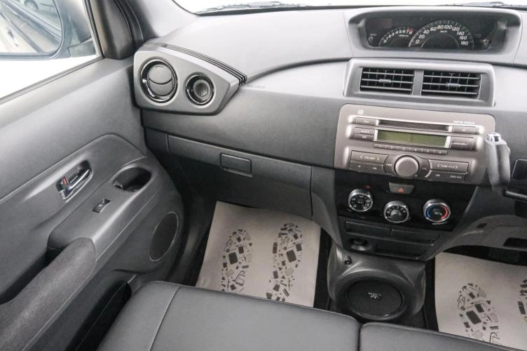 Toyota bB 11 из 21