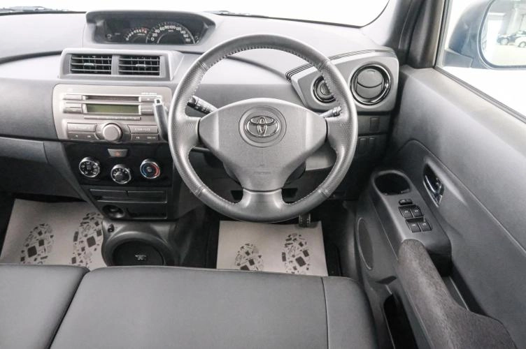 Toyota bB 14 из 21