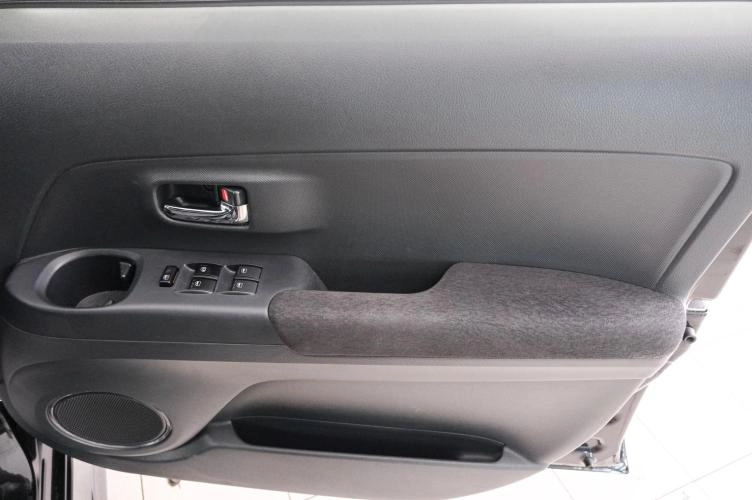 Toyota bB 18 из 21