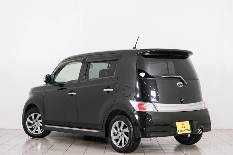 Toyota bB 4 из 21