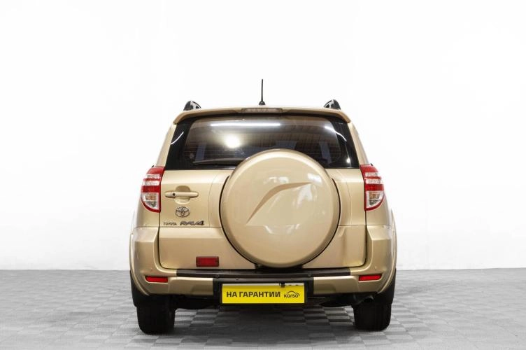 Toyota RAV4 5 из 6