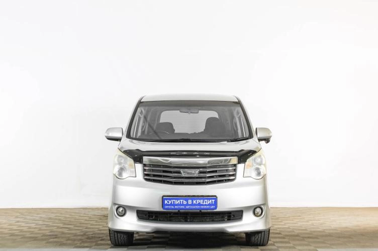 Toyota Noah 2 из 6