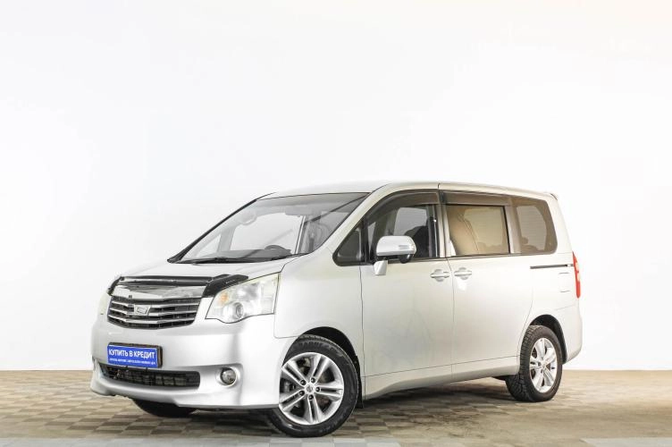 Toyota Noah 3 из 6