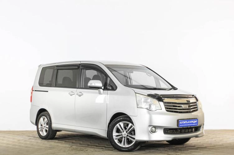 Toyota Noah 1 из 6