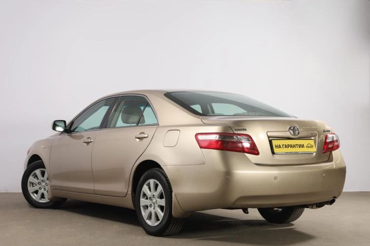Toyota Camry 4 из 6