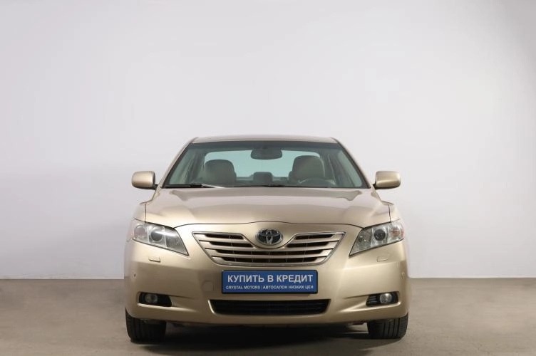 Toyota Camry 2 из 6