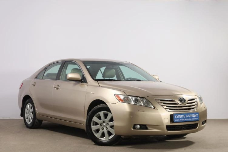 Toyota Camry 1 из 6