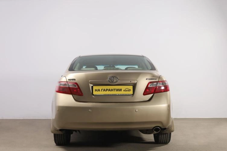 Toyota Camry 5 из 6