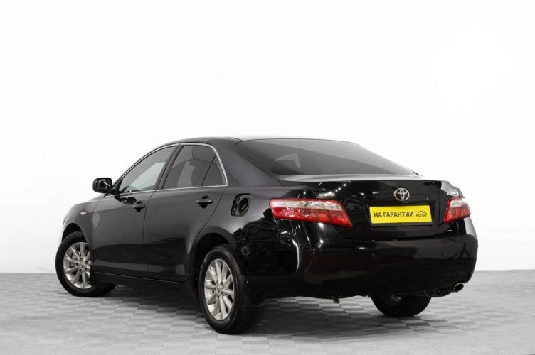 Toyota Camry 6 из 6