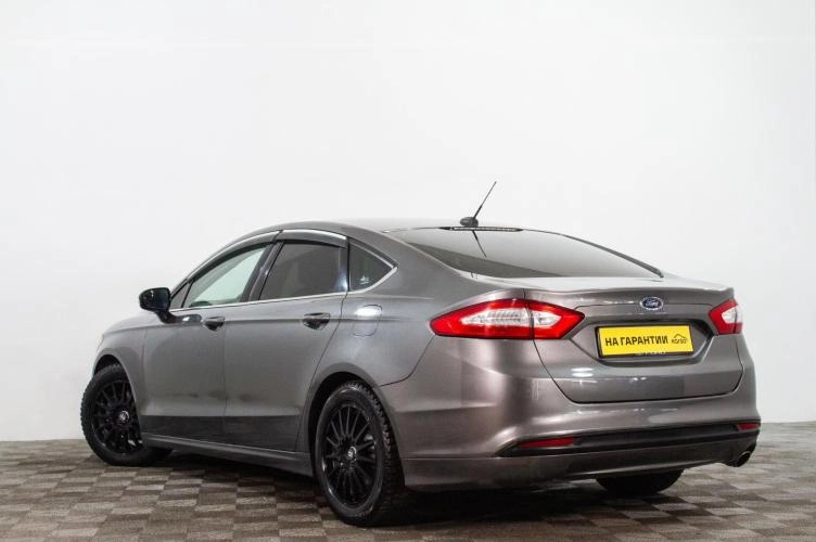Ford Fusion (North America) 4 из 6