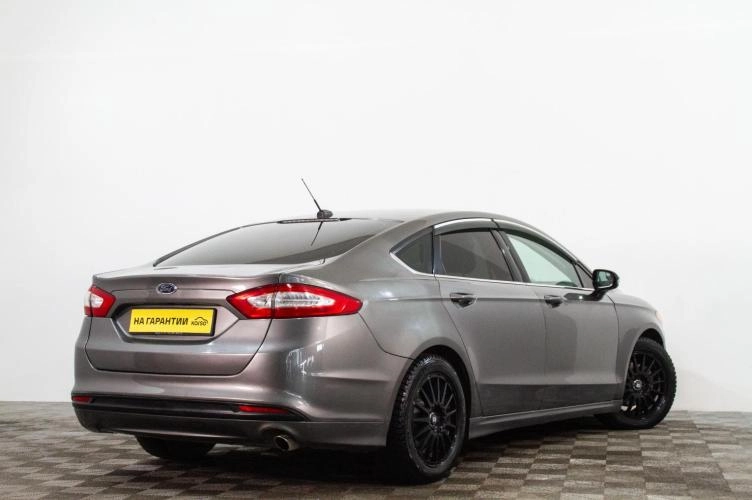 Ford Fusion (North America) 5 из 6
