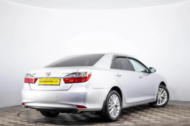 Toyota Camry 4 из 6