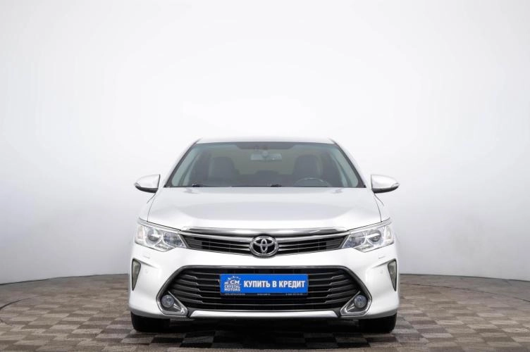 Toyota Camry 2 из 6